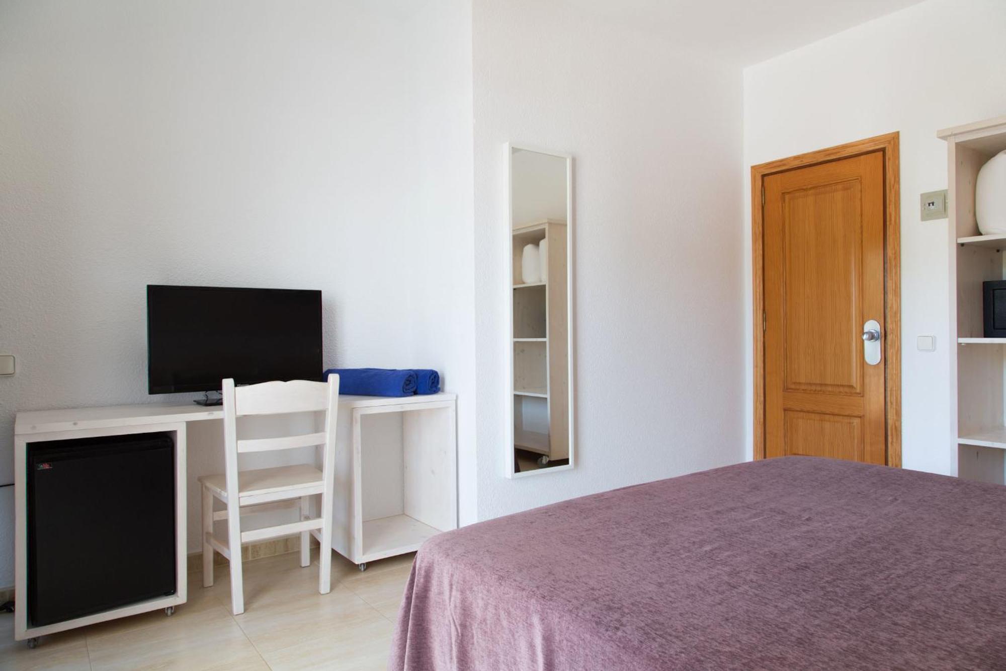 Hotel & Spa Entre Pinos-Adults Only Es Calo  Room photo